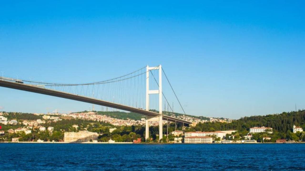 Panorama-Bootsfahrt auf dem Bosporus (mit Mittagessen als Option)